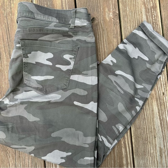 DEMOCRACY Ab solution camo pants - Picture 2 of 3